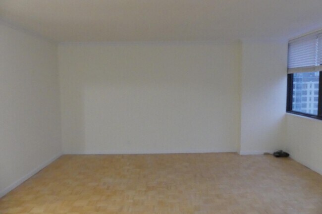 Foto del edificio - 270 Marin Blvd