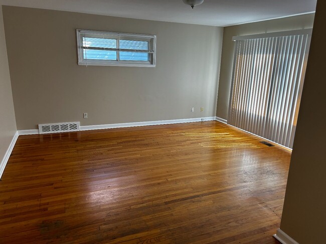 Building Photo - 19427 NORBORNE, REDFORD - AVAILABLE FOR LEASE