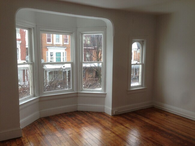 Building Photo - 3 Bedroom West End York City