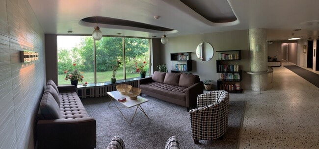 Photo du bâtiment - The Summit Apartments