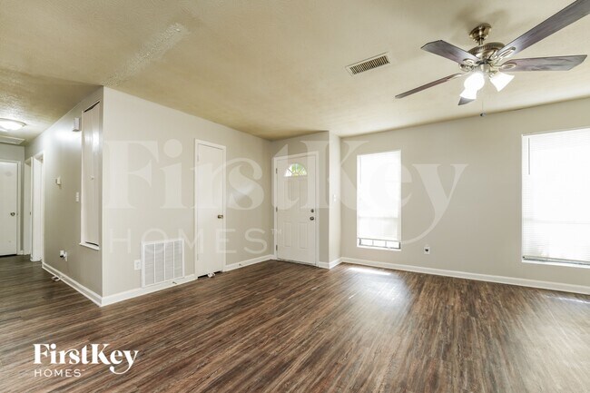 Foto del edificio - 5534 Petite Ct