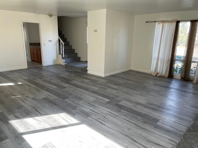 Building Photo - 1344 Morrison Dr