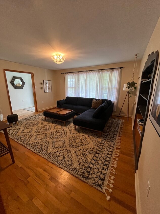 Living Room - 316 N Green St