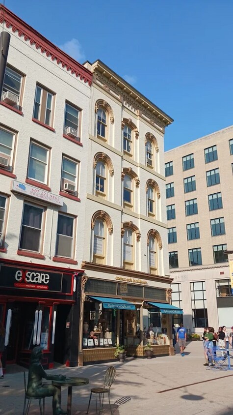 Foto principal - 102 N Tioga St