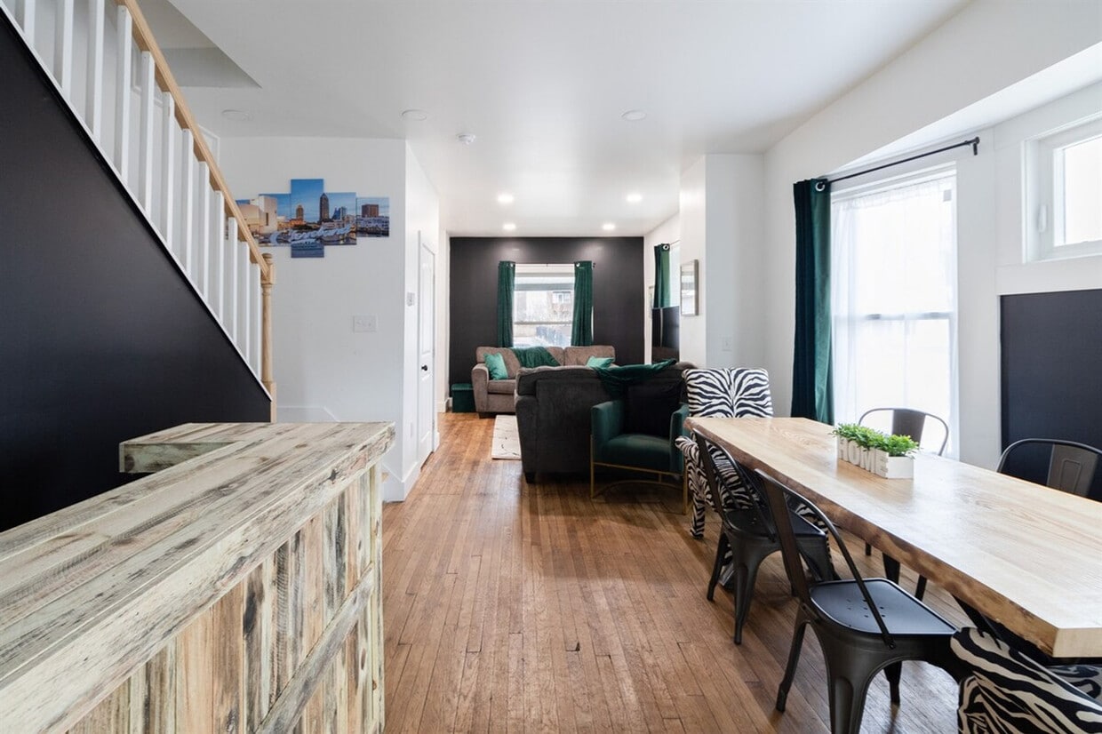 Foto principal - 10628 Lee Ave