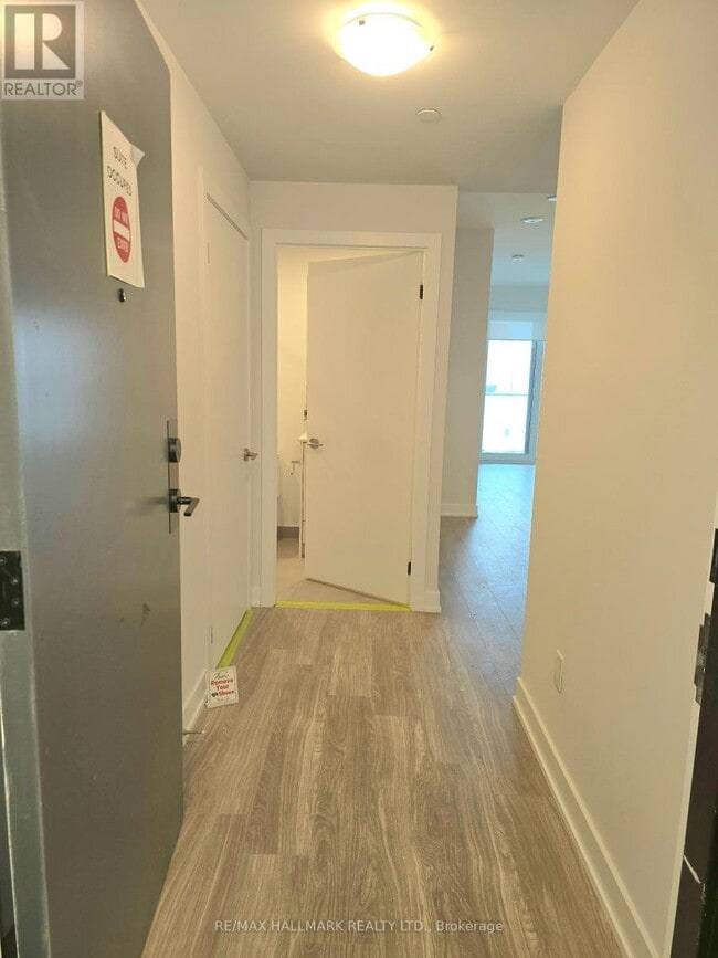 Building Photo - 430-2430 Square One Dr