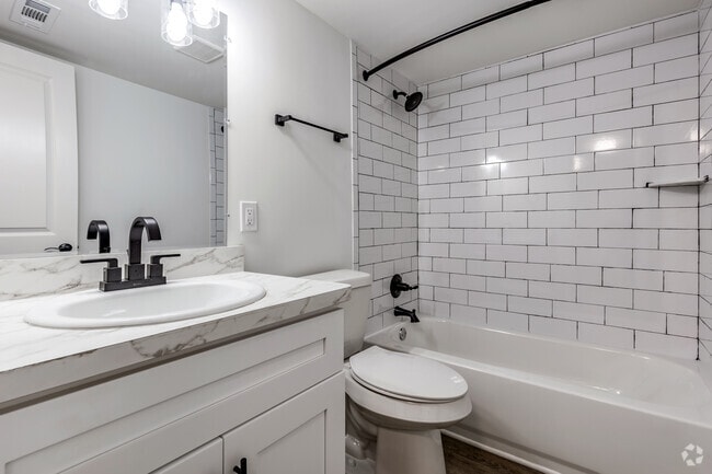 2BR, 1BA - 850SF - Bathroom - KC Flats