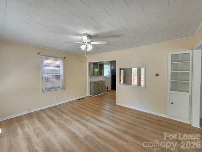 Building Photo - 135 Oak Grove Rd