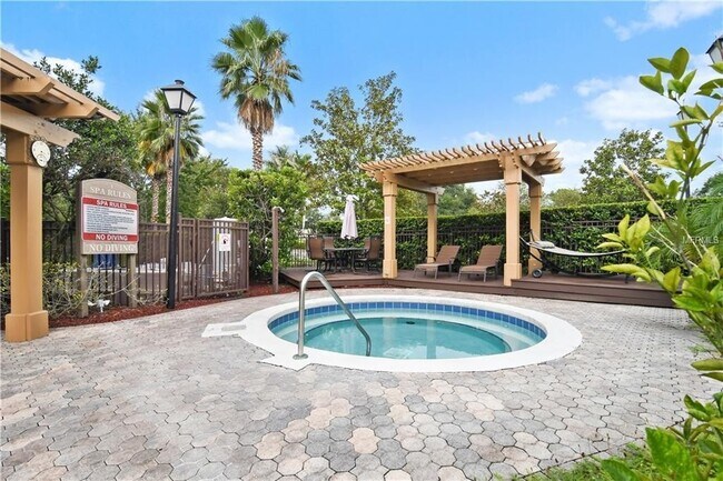 Foto del edificio - Gorgeous 2/2 condo for rent next to Waterford Lakes Town Center and UCF