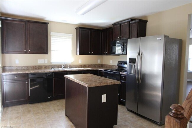 Building Photo - 901 Pitman Rd