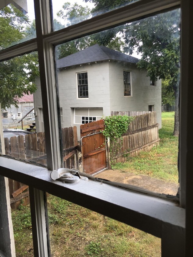 Primary Photo - 1301 Taylor St