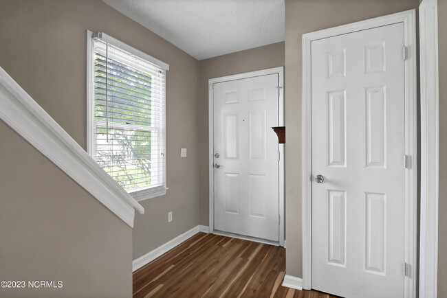 Building Photo - 108 Lullwater Dr