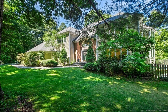 Building Photo - 15 Tallwood Ln