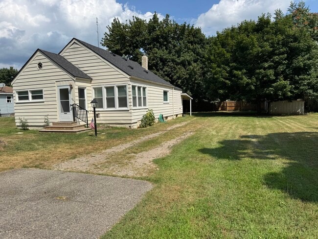 Building Photo - 4674 Lakeborn Dr