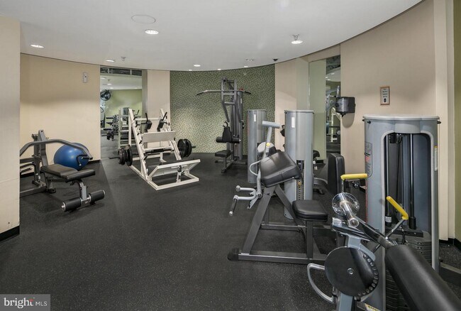 Foto del edificio - 2230 George C Marshall Dr