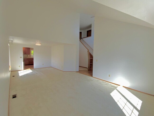 Foto del edificio - Stunning 4 Bedroom/2.5 bath- Move-In Ready Home with Private Backyard