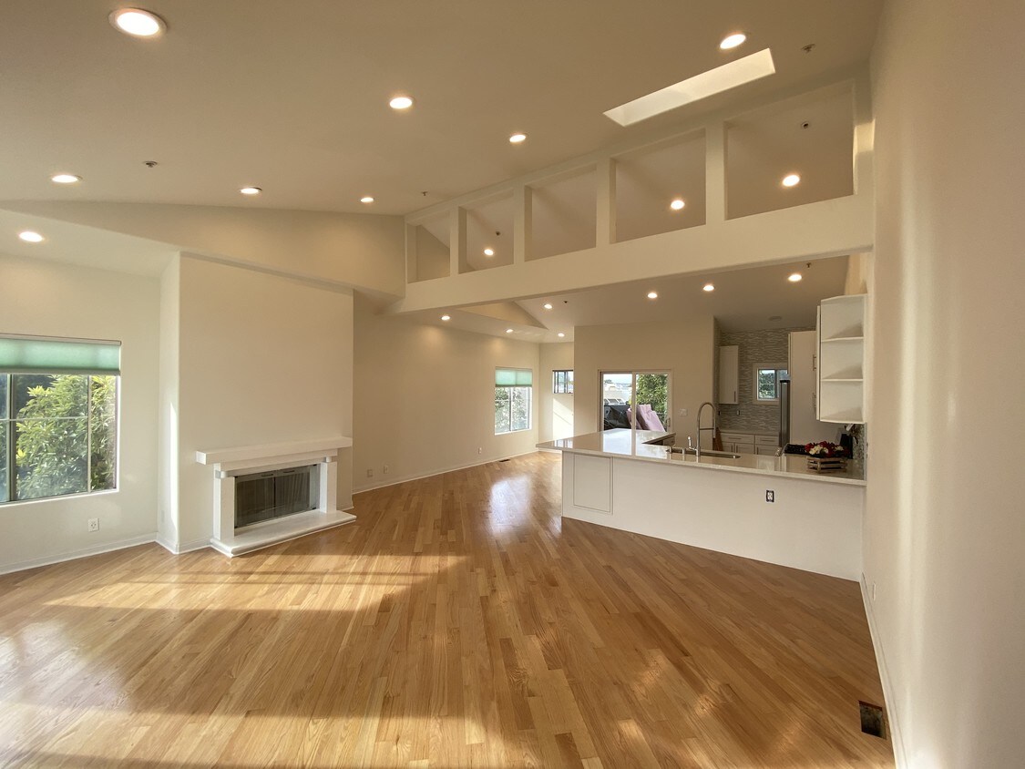 High Ceiling Living Room with Fireplace / Top - 540 1st St