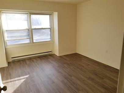 Foto del edificio - 2 Bedroom 1.5 Bath Townhome on culdesac with fenced in back yard. Close to Shops and Downtown.