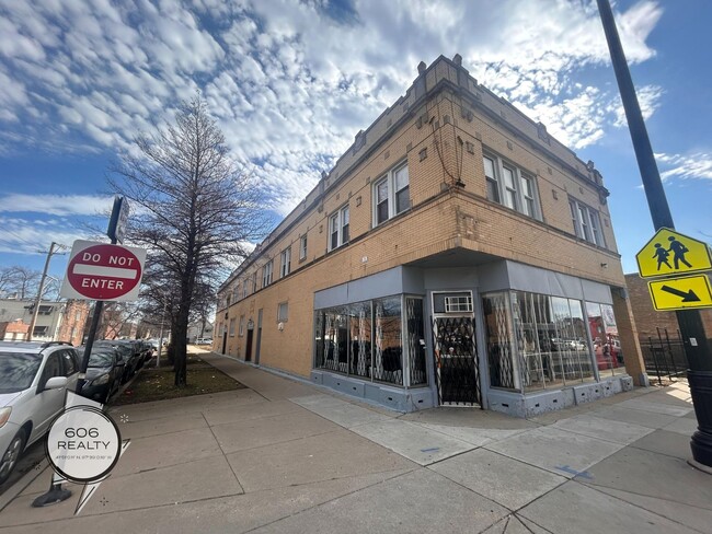 Building Photo - 5559 W Altgeld St