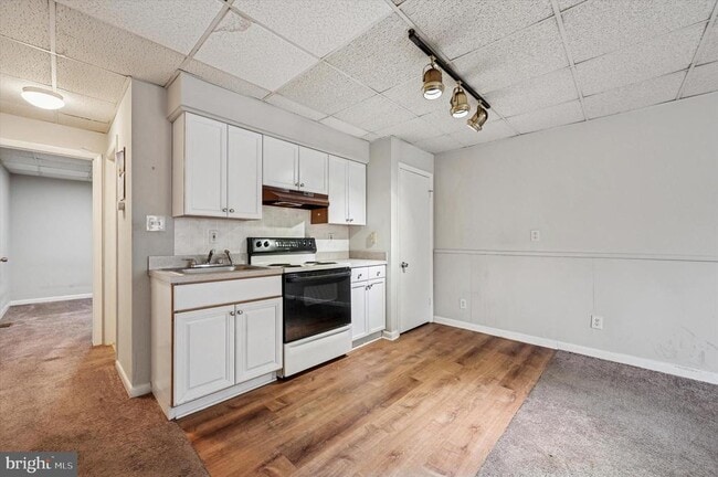 Building Photo - 271 N Wycombe Ave