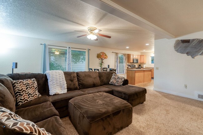 Building Photo - Hot Tub, Heated 3-Car Garage, Pet-Friendly, Enclosed Yard With Privacy Fence