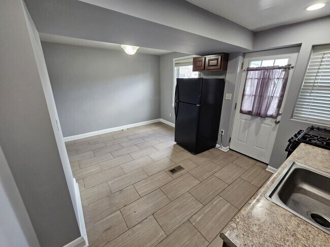 Foto del edificio - Recently Updated 3 Bedroom/ 1.5 Bathroom T...