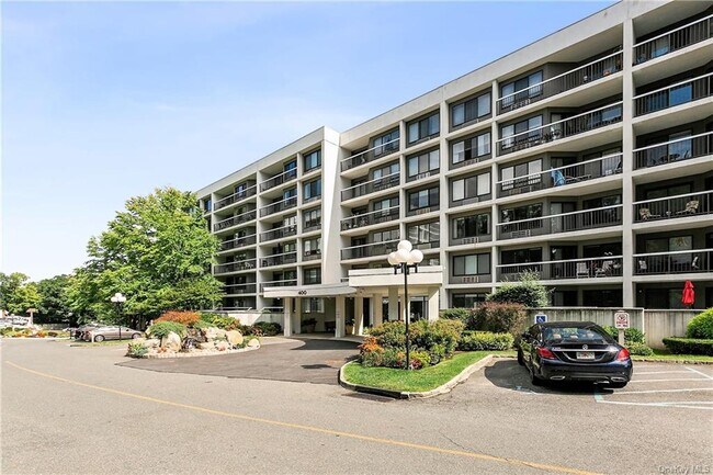 Building Photo - 400 High Point Dr