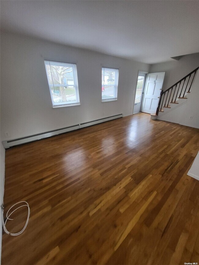 Building Photo - 16 A Van Wicklen Ct