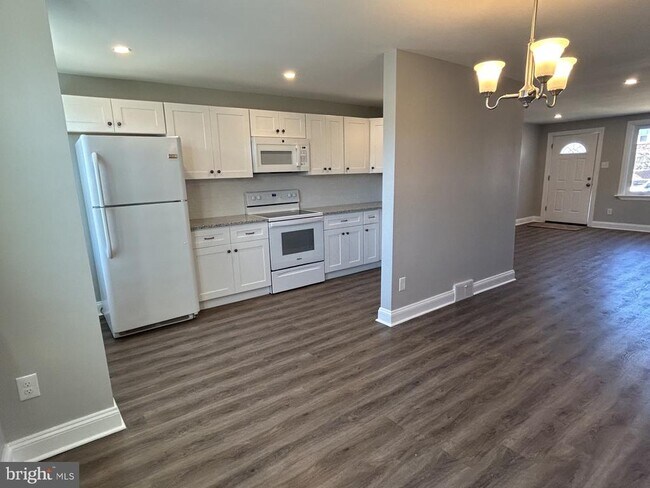 Foto del edificio - 737 Surrey Ln