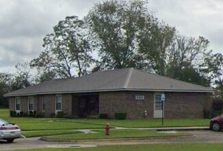 Building Photo - 626 N State Hwy 103