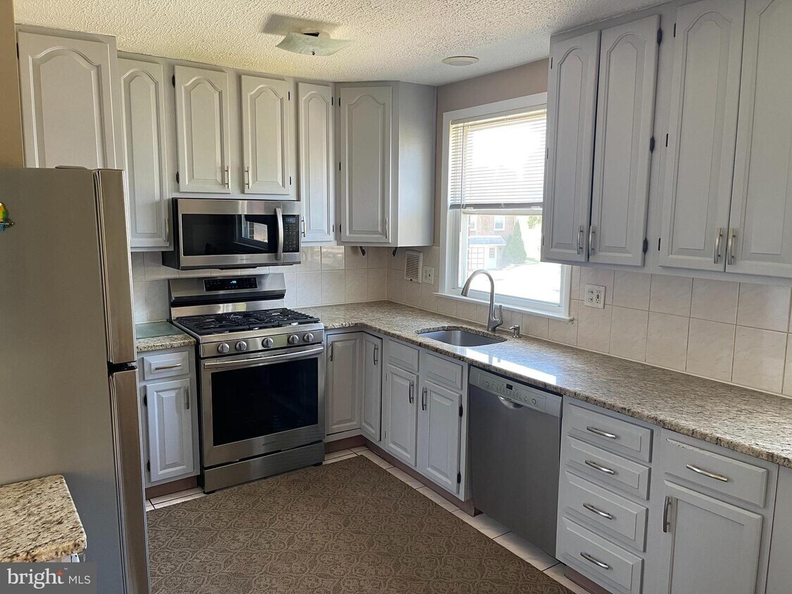 Foto principal - 10151 Ferndale St