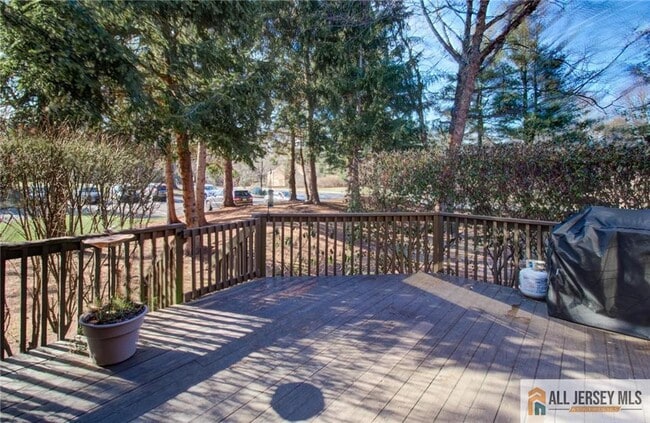 Building Photo - 388 Sayre Dr