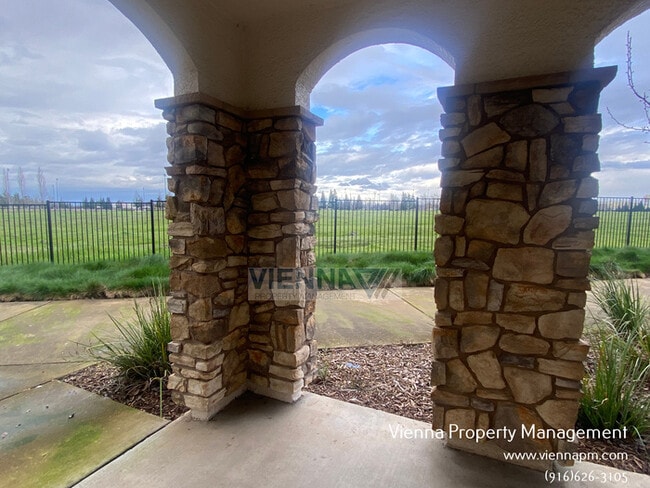 Building Photo - 3301 Leiper Loop