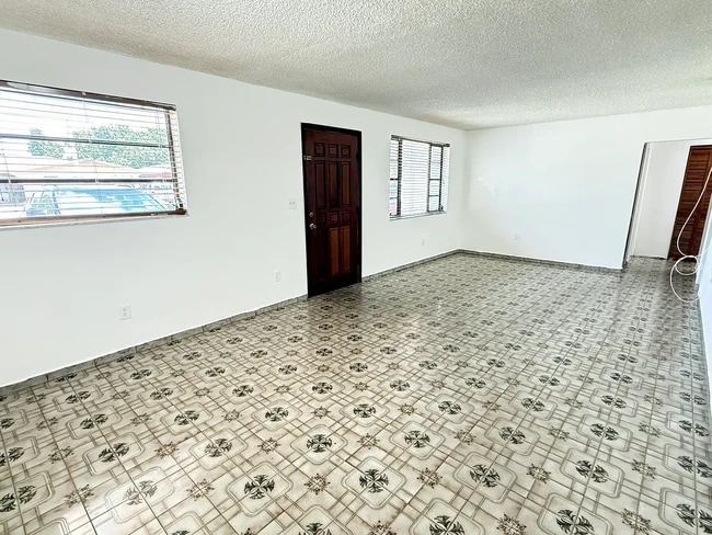 Foto del edificio - 1310 W 30th St