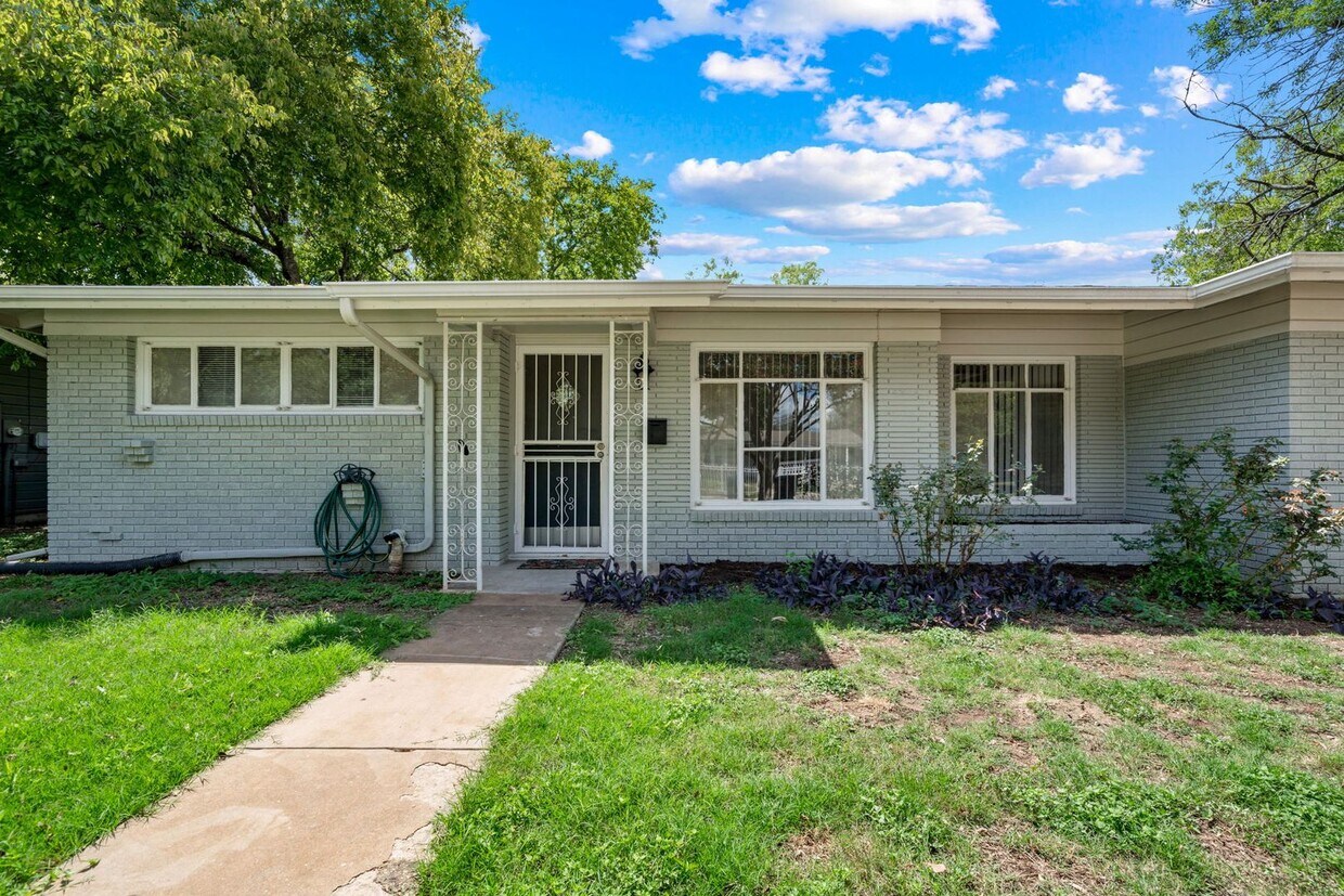 Primary Photo - 3 Bedroom/1 Bathroom Ridgeview Subdivision