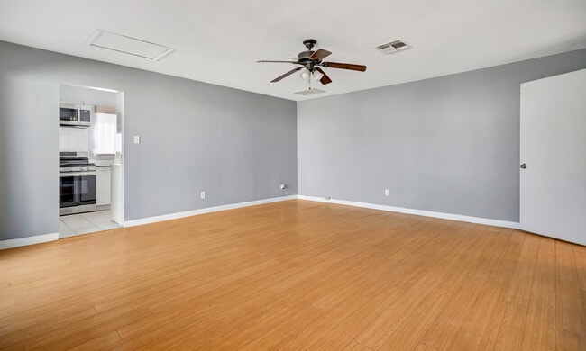 Foto del edificio - 15157 Valleyheart Dr