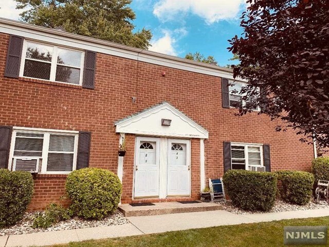 Primary Photo - 51 W Hudson Ave