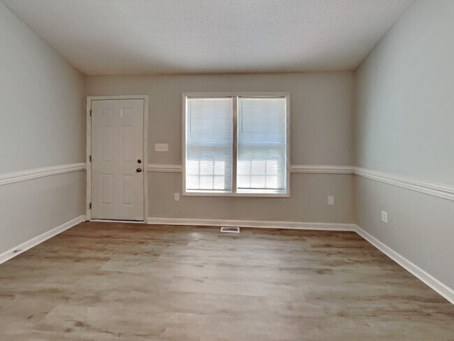 Building Photo - 15 Jenee Ln