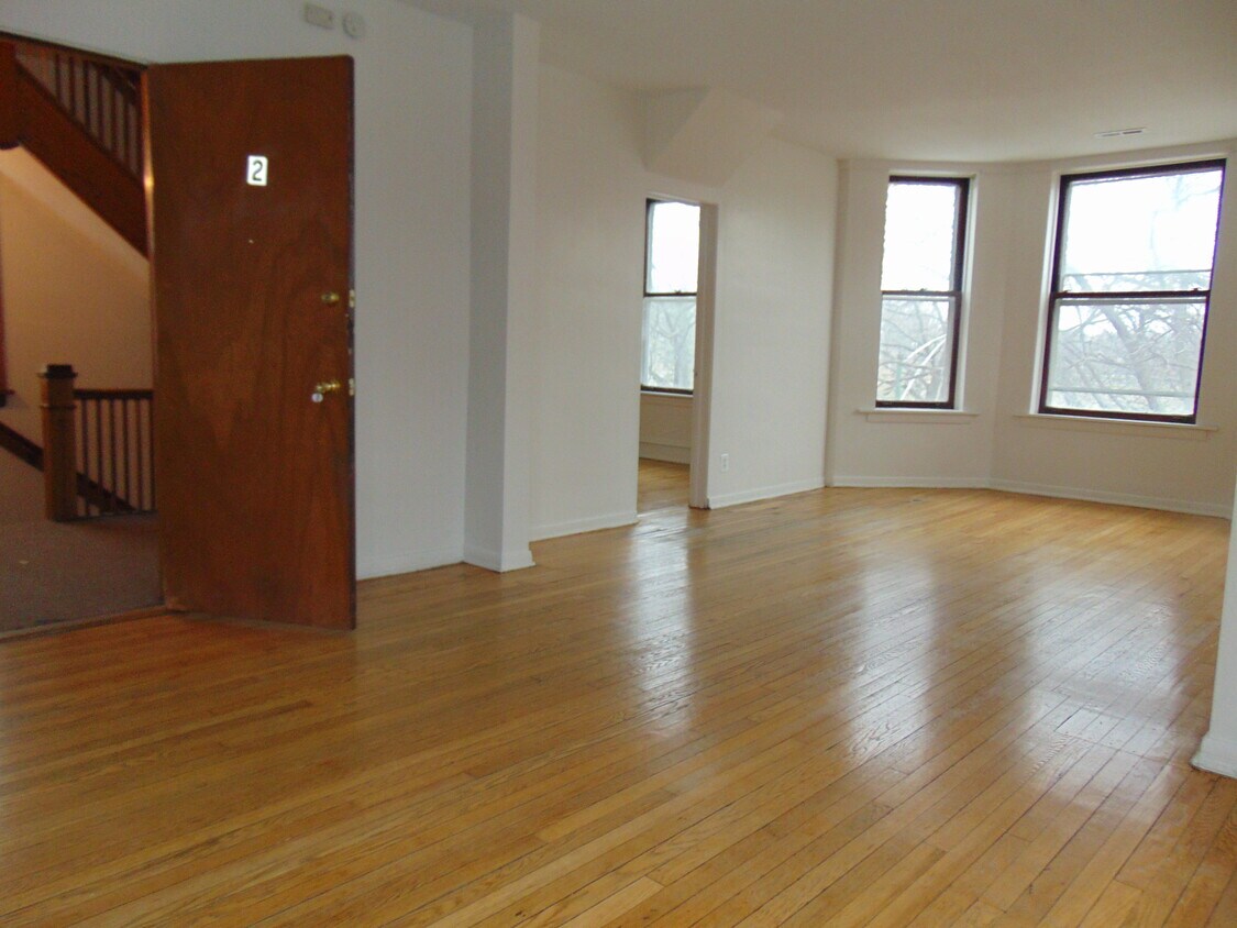 Foto principal - 249 E 113th St