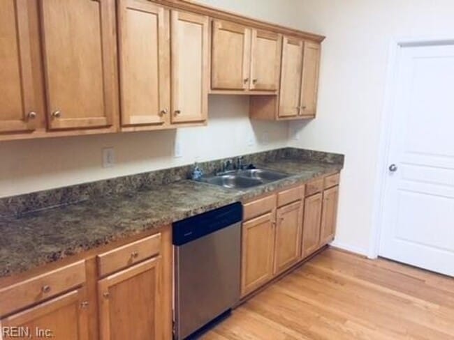 Building Photo - Fairmount East