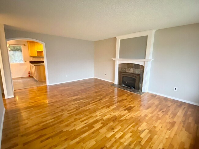 Building Photo - Kirkland Home