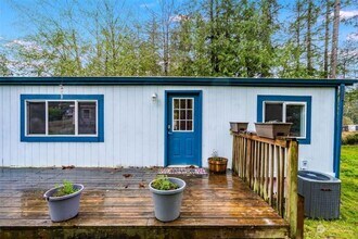 Building Photo - 40 E Totten Pl