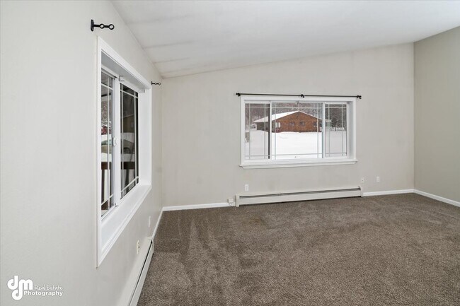 Building Photo - 1000 E Dellwood St