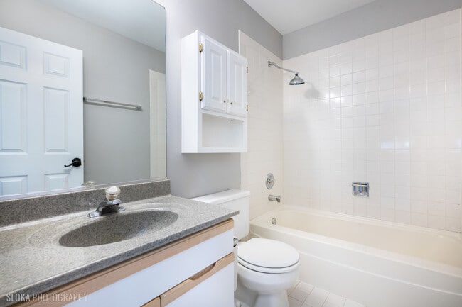 Foto del edificio - 2342 Hamilton Pl