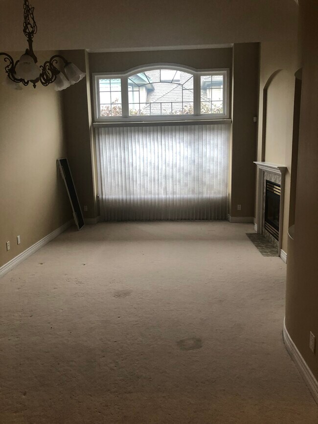 Photo du bâtiment - 7600 Blundell Rd