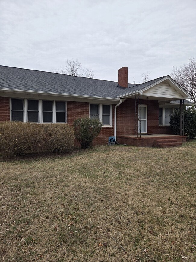 Foto del edificio - 1913 Ellisboro Rd