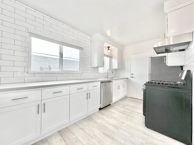 Foto del edificio - 1676 Manning Ave