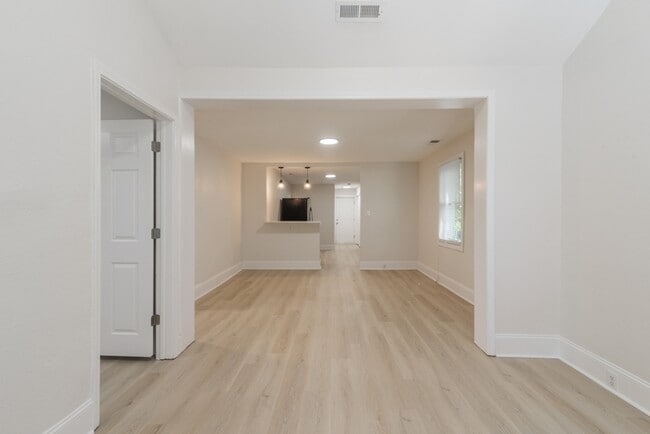 Building Photo - 314 Elm St