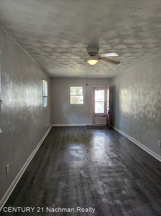 Foto del edificio - 3 br, 1 bath House - 75 Ash Avenue