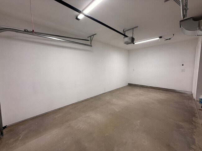 Foto del edificio - 45 Crystal Springs Rd